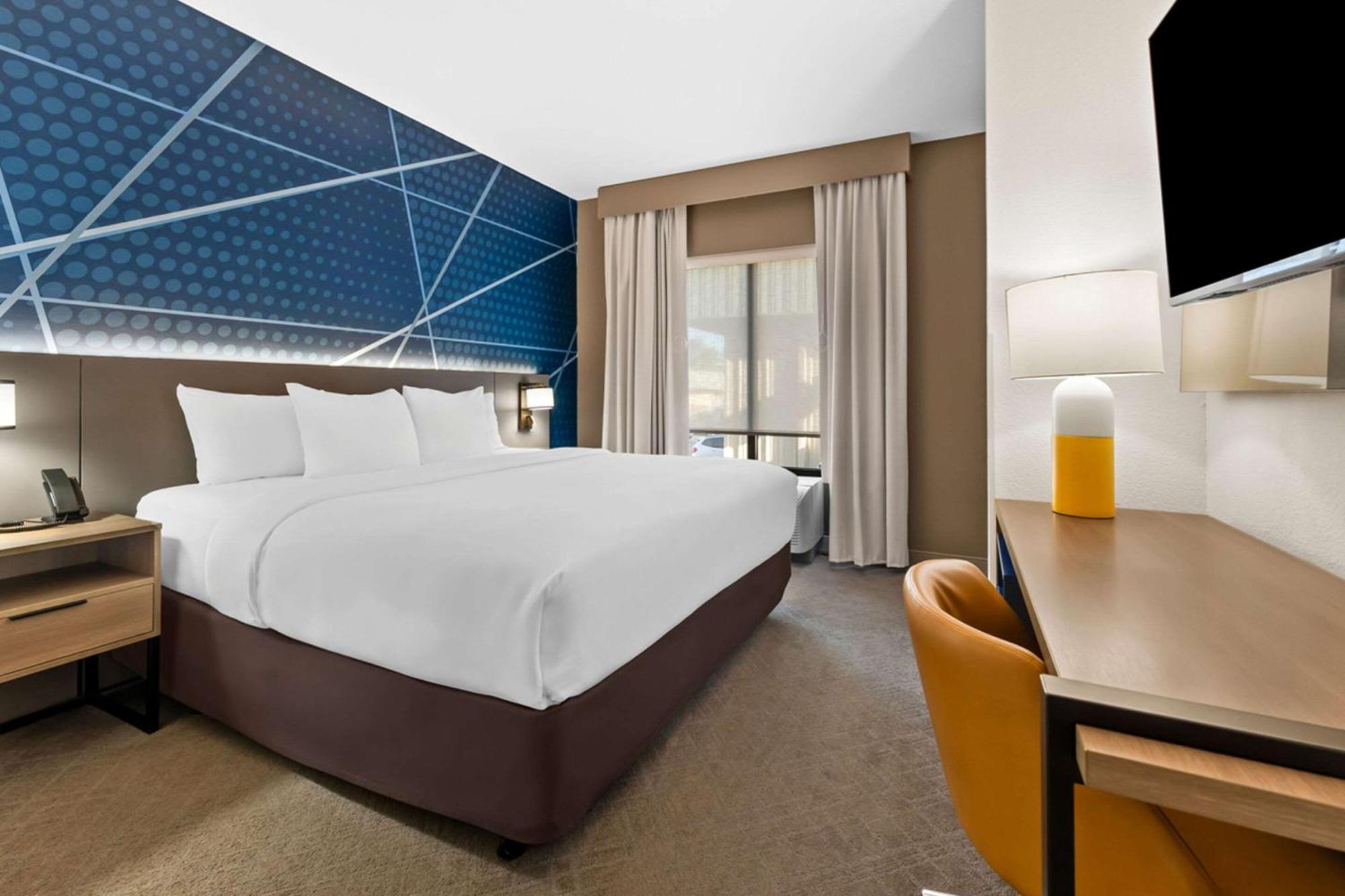 Comfort Riverwatch Hotel